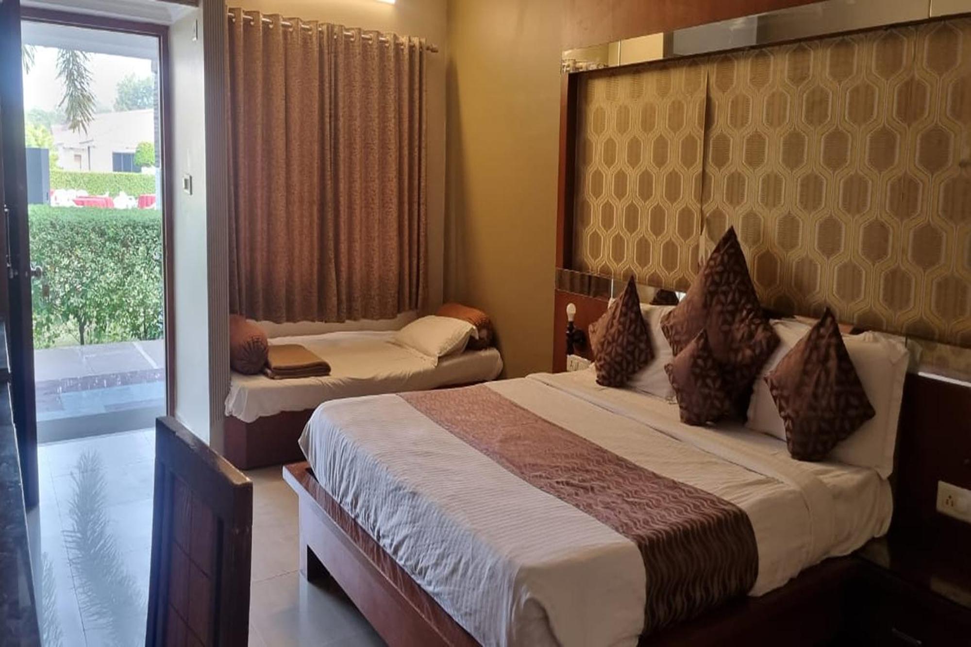 Rupis Resort Near Udaipur Airport Dabok Bagian luar foto