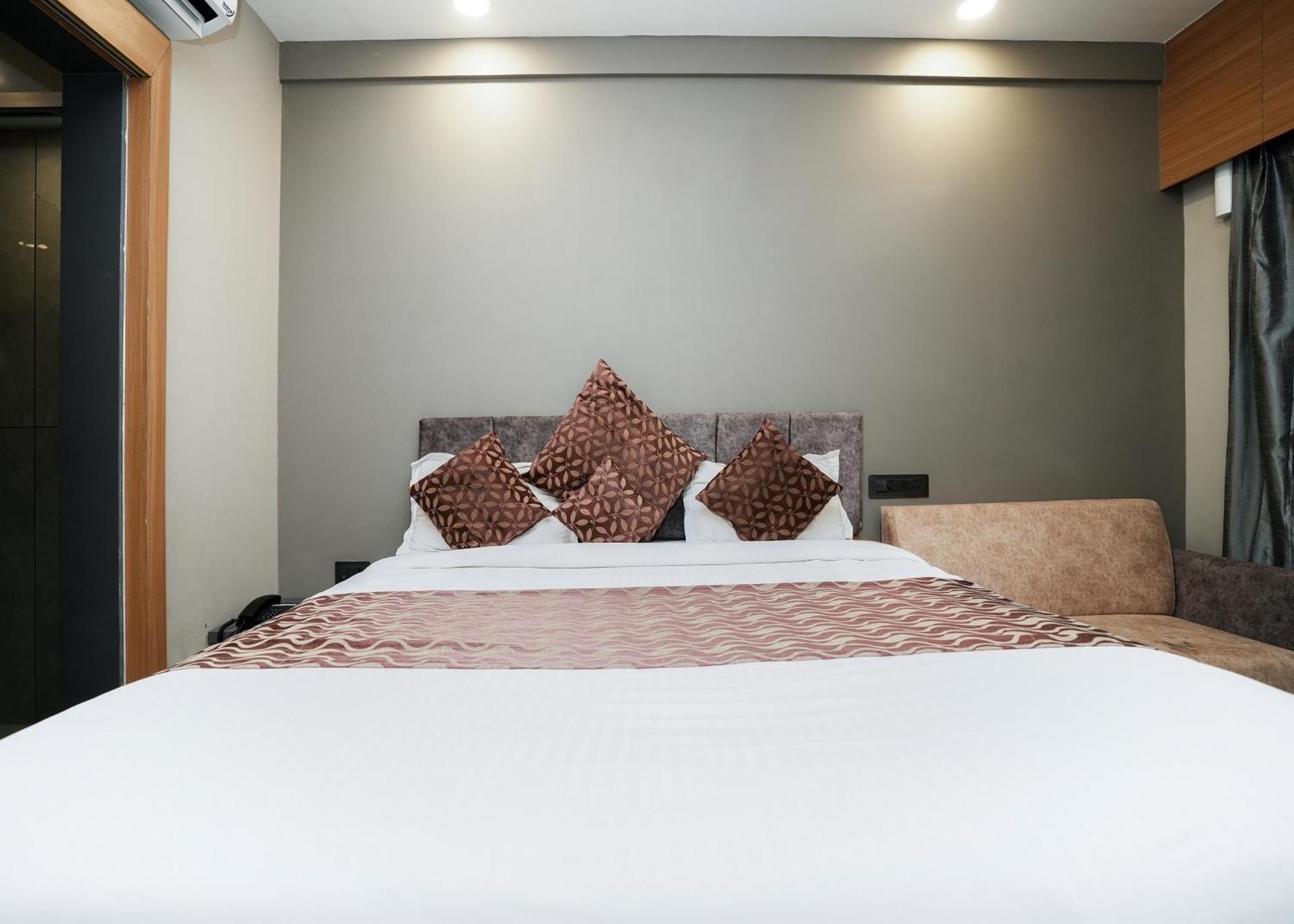 Rupis Resort Near Udaipur Airport Dabok Bagian luar foto
