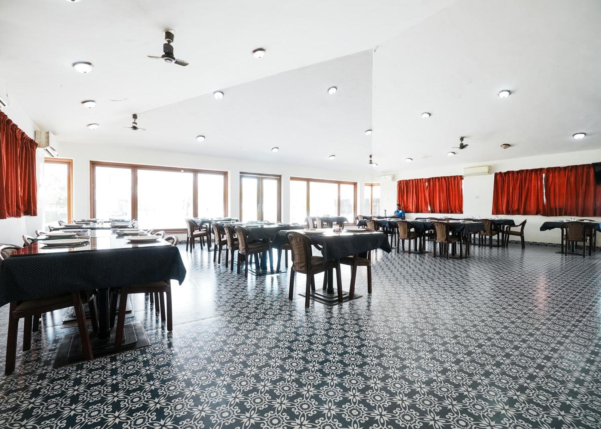Rupis Resort Near Udaipur Airport Dabok Bagian luar foto