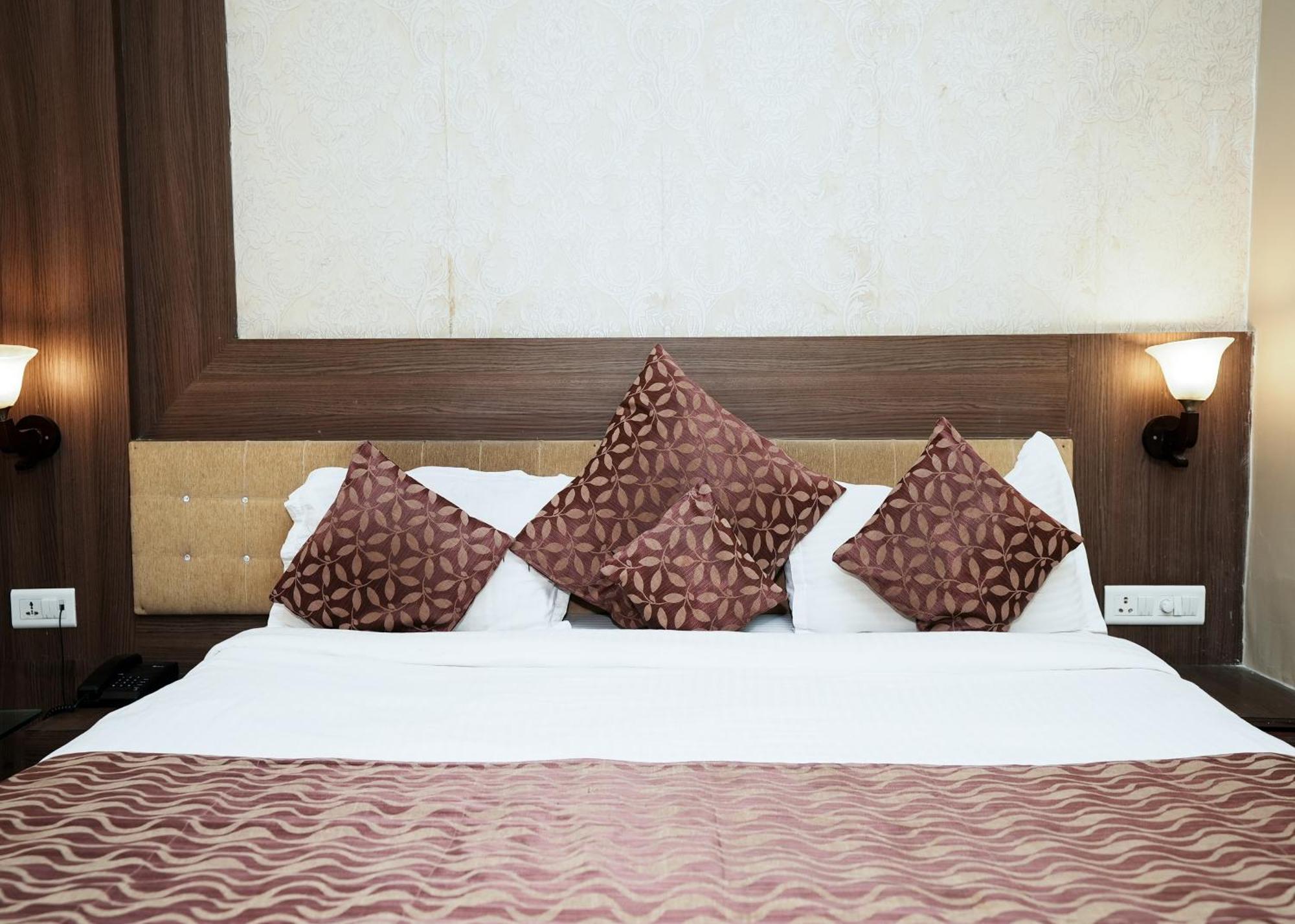 Rupis Resort Near Udaipur Airport Dabok Bagian luar foto