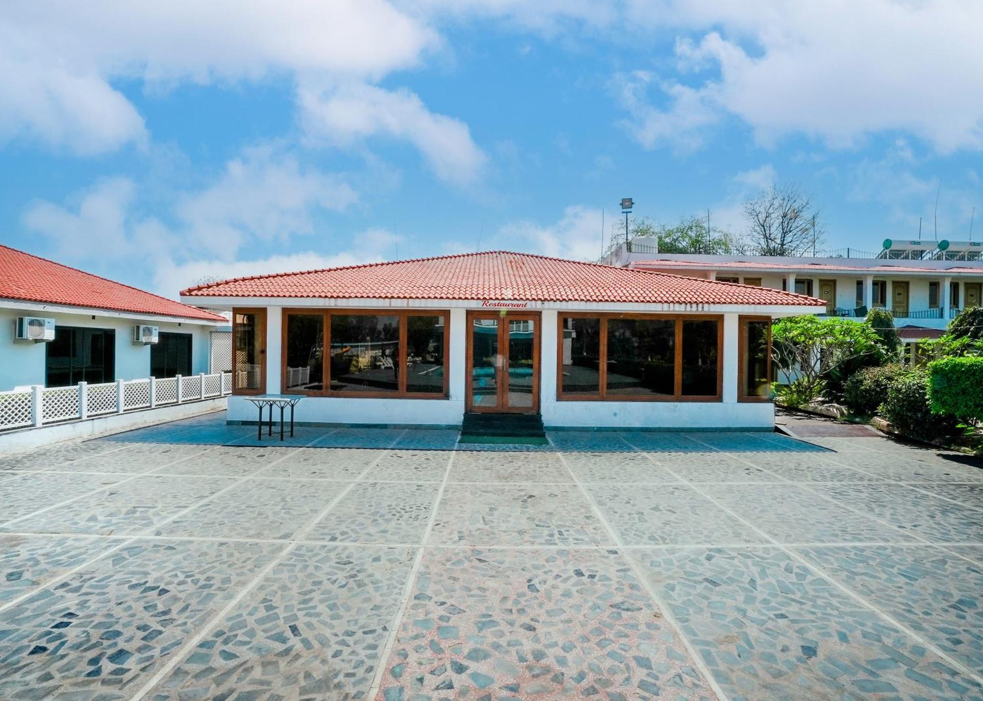Rupis Resort Near Udaipur Airport Dabok Bagian luar foto