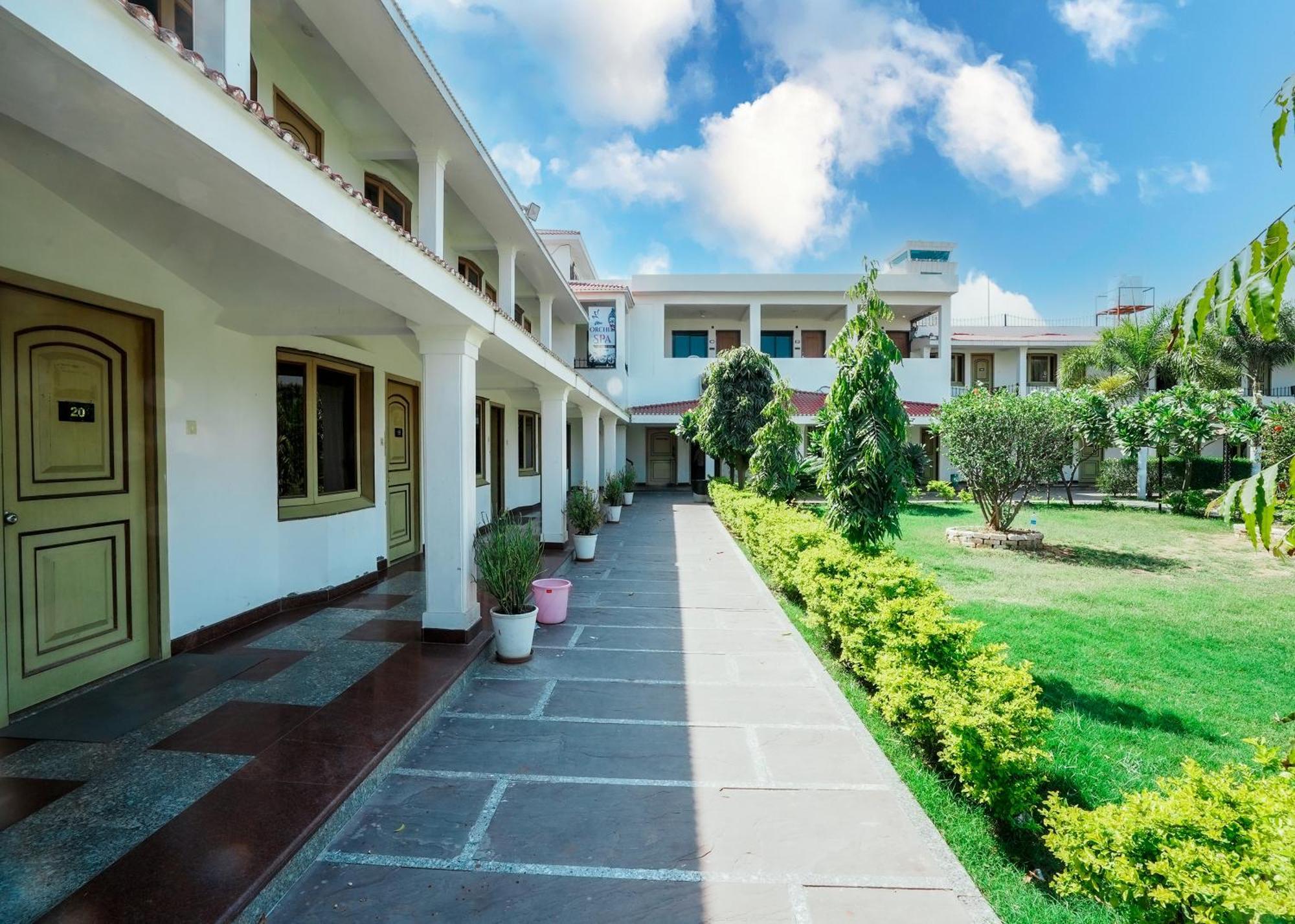 Rupis Resort Near Udaipur Airport Dabok Bagian luar foto