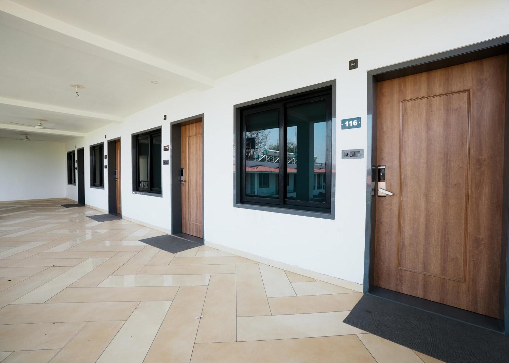Rupis Resort Near Udaipur Airport Dabok Bagian luar foto