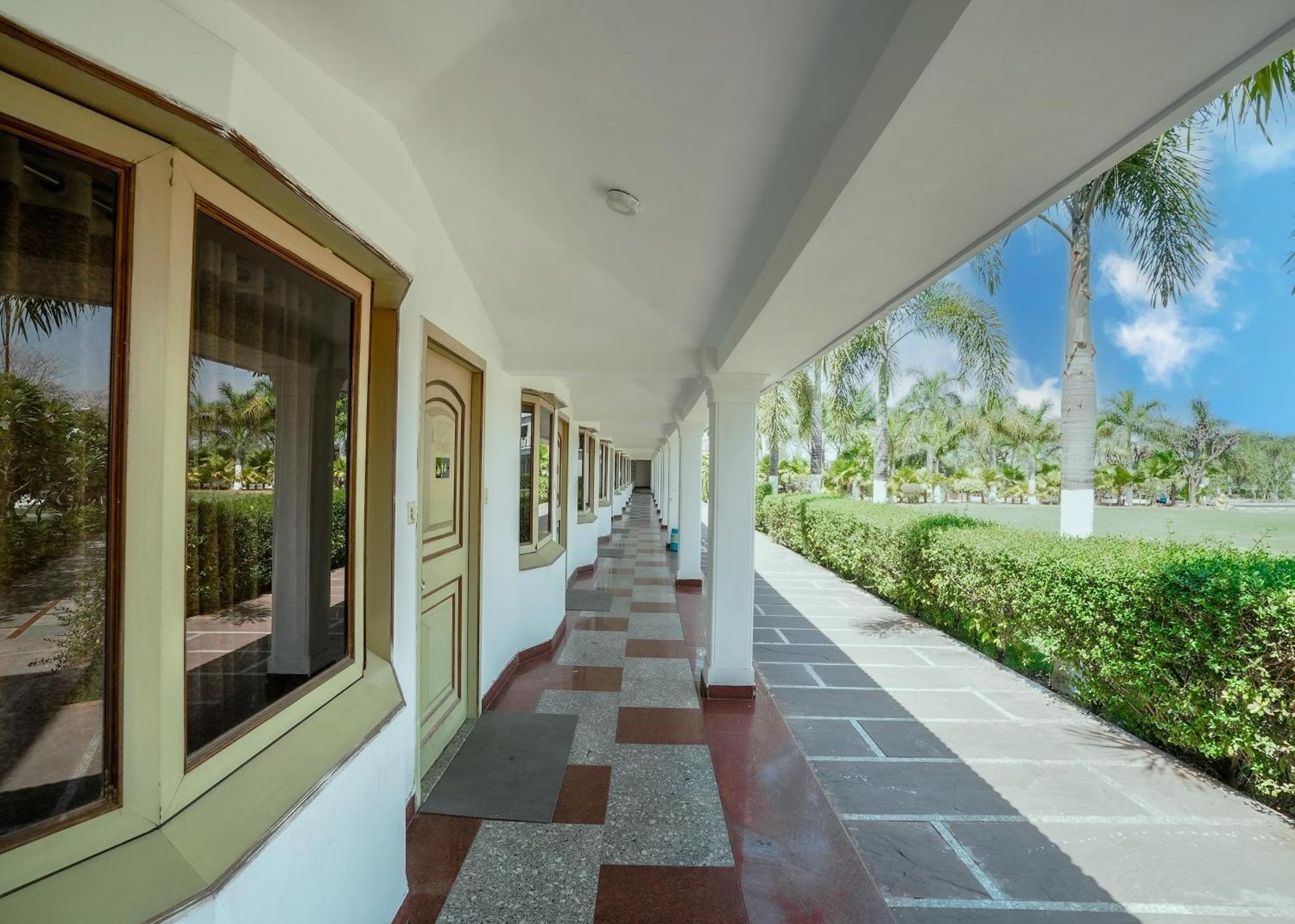 Rupis Resort Near Udaipur Airport Dabok Bagian luar foto