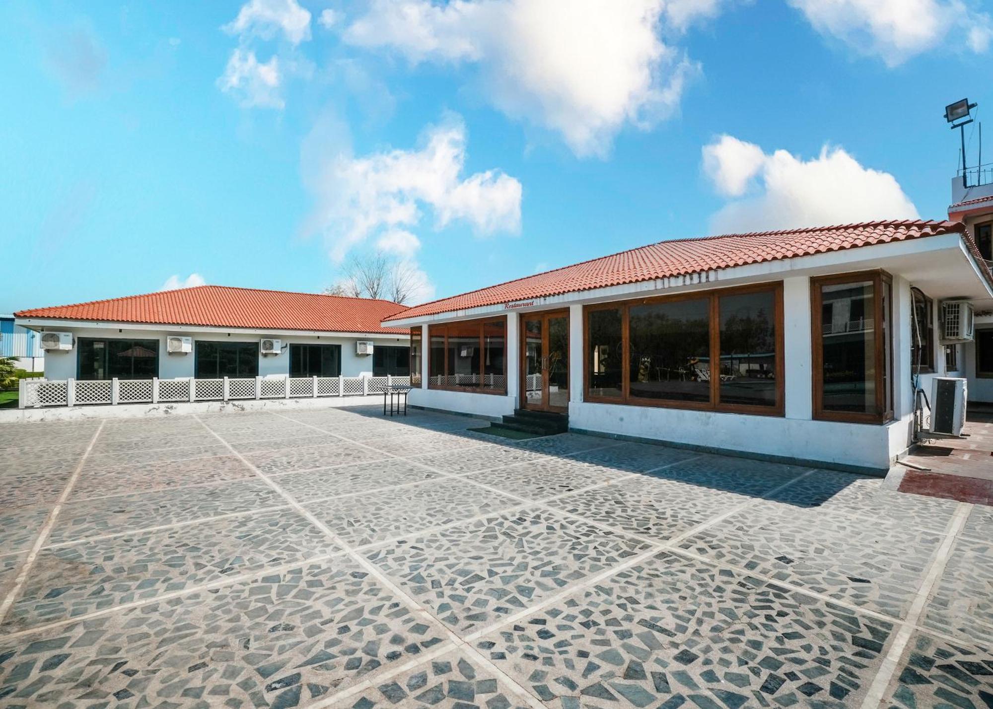Rupis Resort Near Udaipur Airport Dabok Bagian luar foto