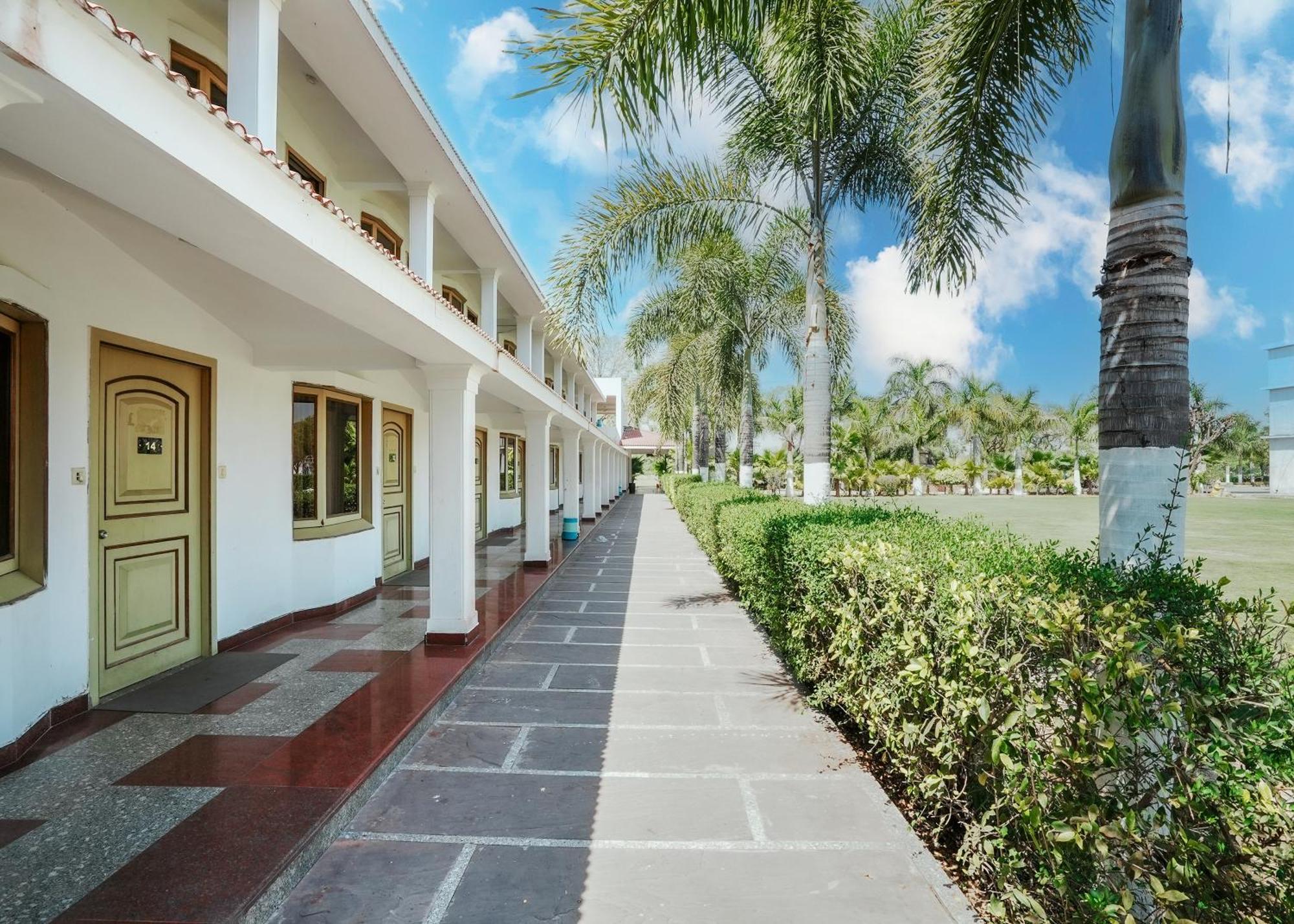 Rupis Resort Near Udaipur Airport Dabok Bagian luar foto