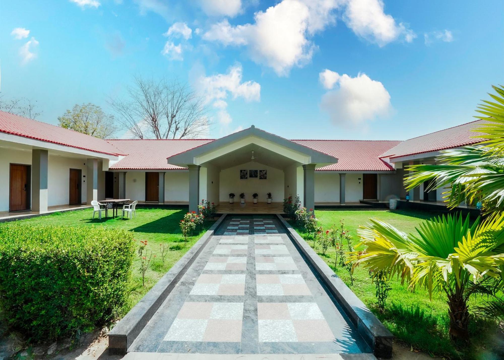 Rupis Resort Near Udaipur Airport Dabok Bagian luar foto