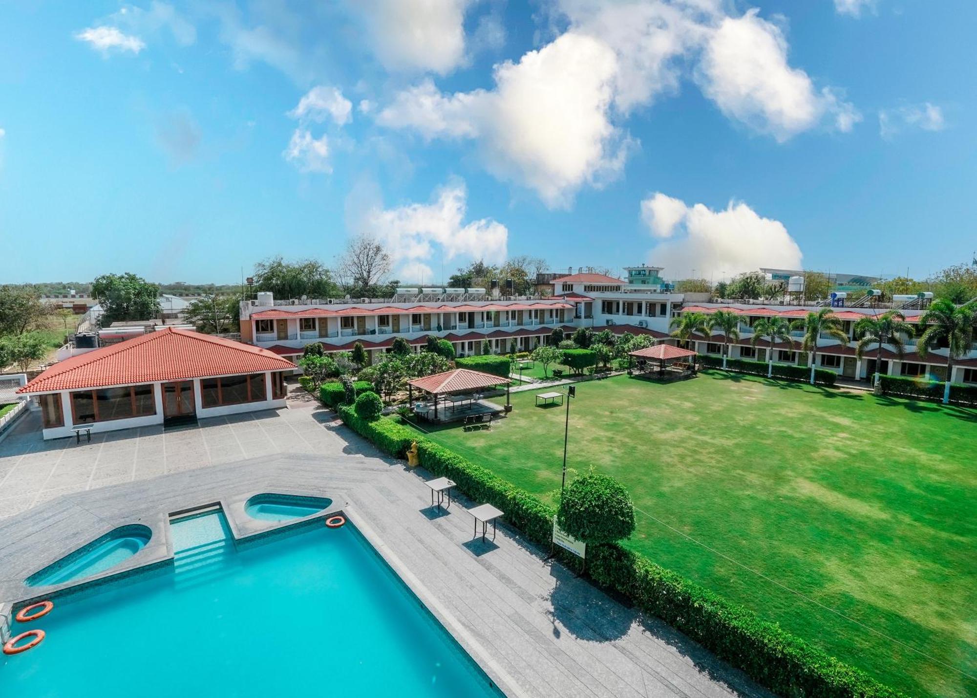 Rupis Resort Near Udaipur Airport Dabok Bagian luar foto