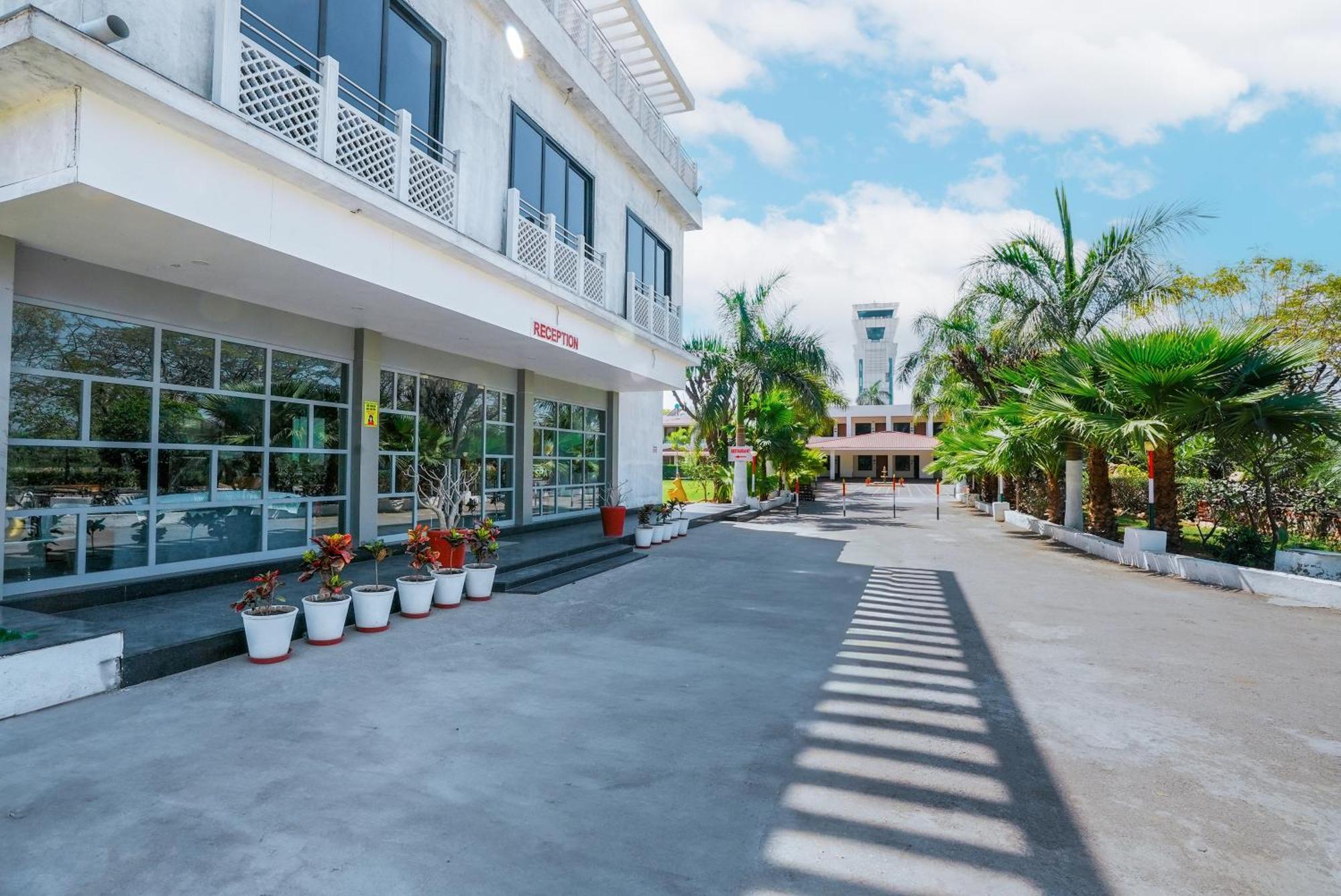 Rupis Resort Near Udaipur Airport Dabok Bagian luar foto