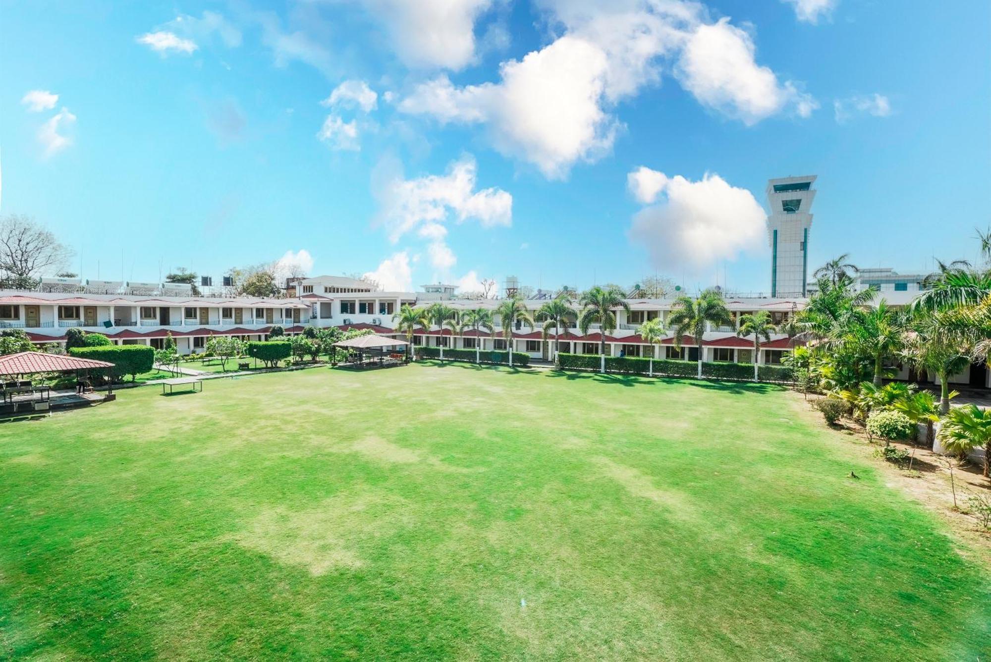 Rupis Resort Near Udaipur Airport Dabok Bagian luar foto