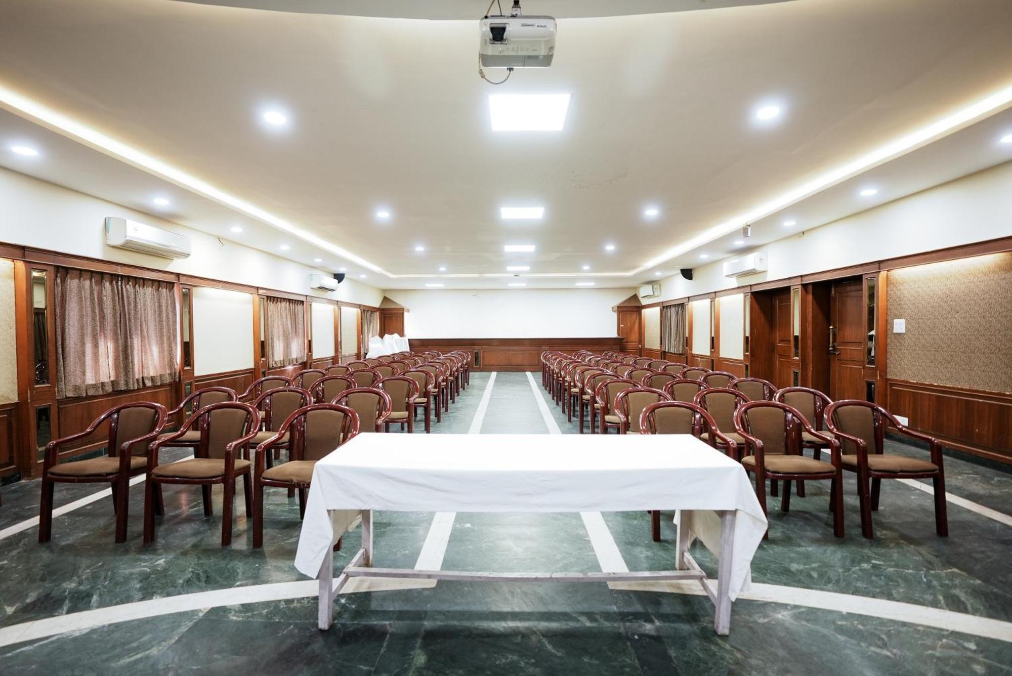 Rupis Resort Near Udaipur Airport Dabok Bagian luar foto