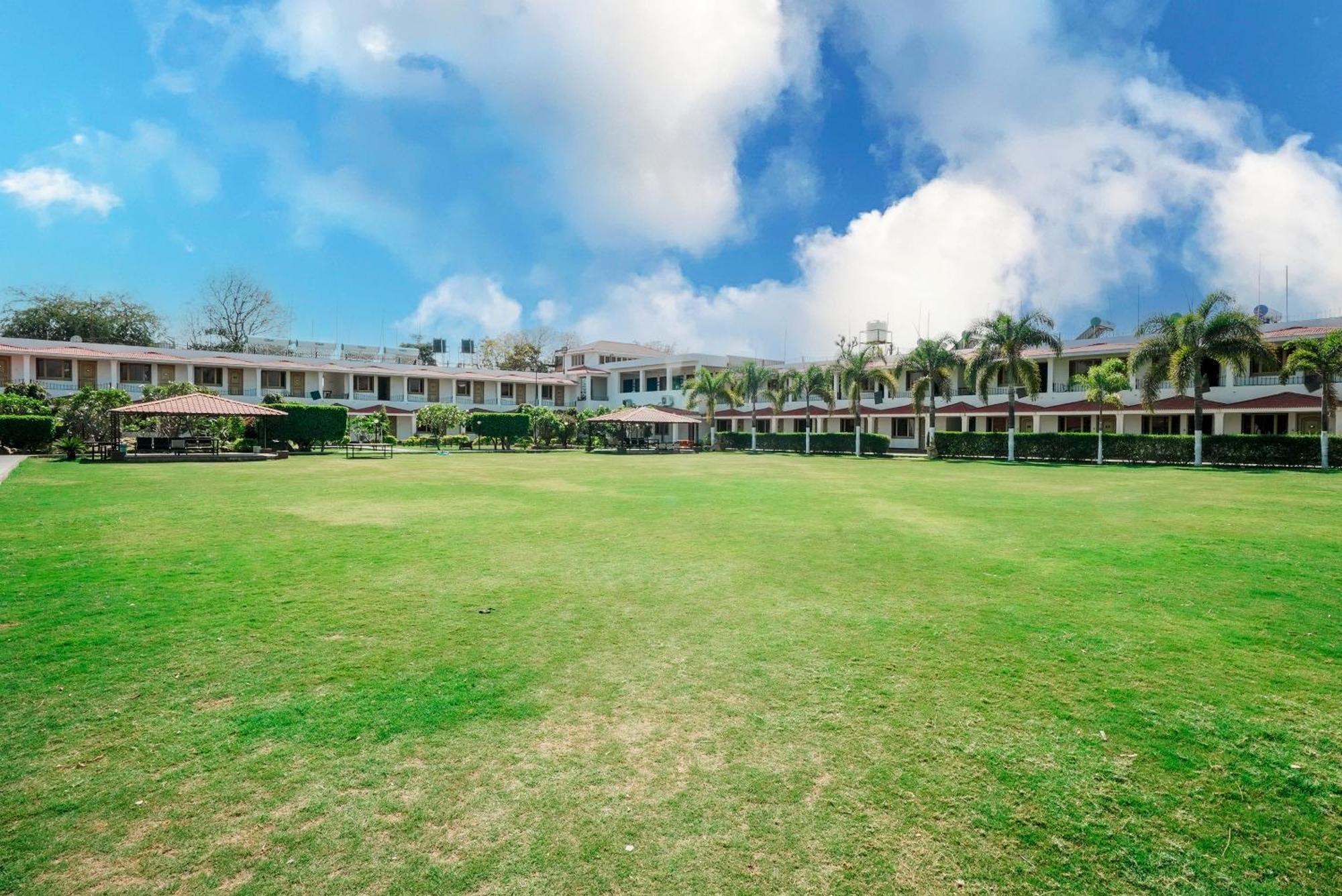 Rupis Resort Near Udaipur Airport Dabok Bagian luar foto